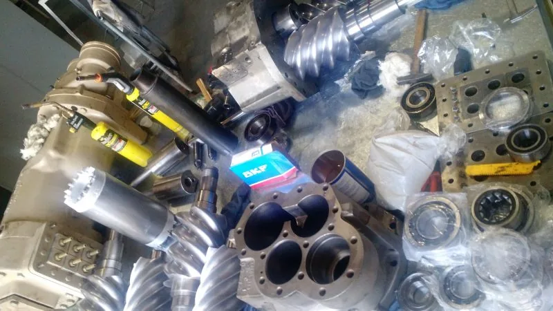 Desmontagem de compressor parafuso